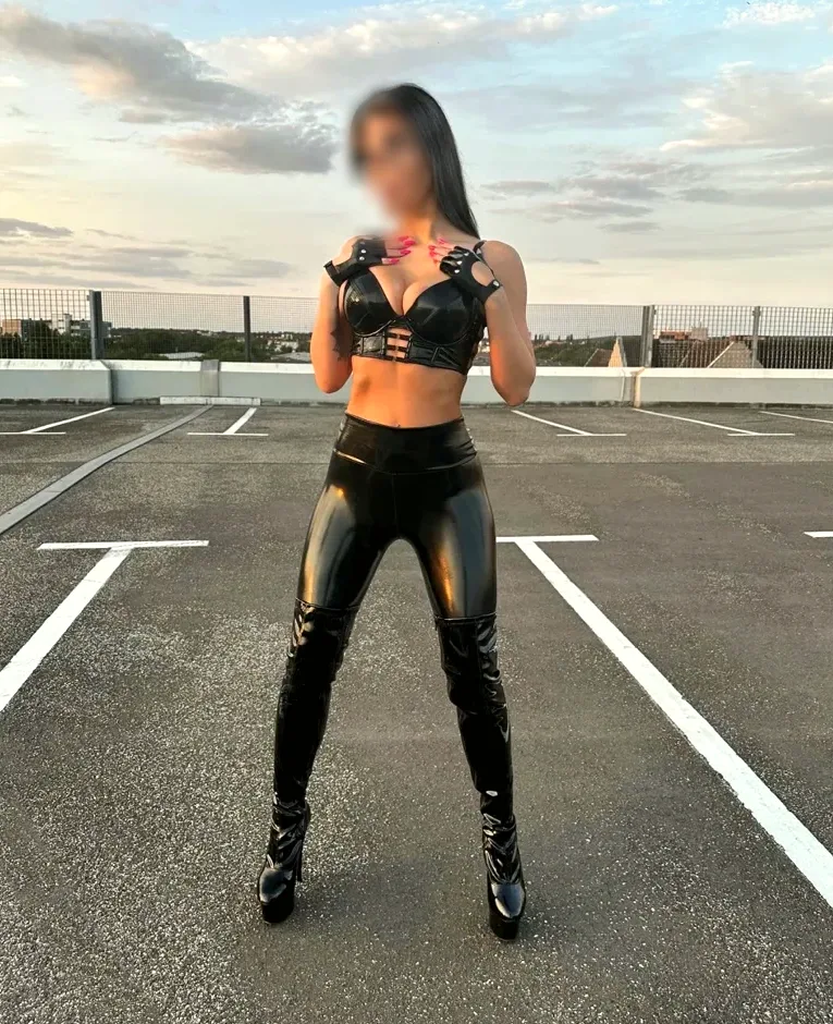 Mira, 32