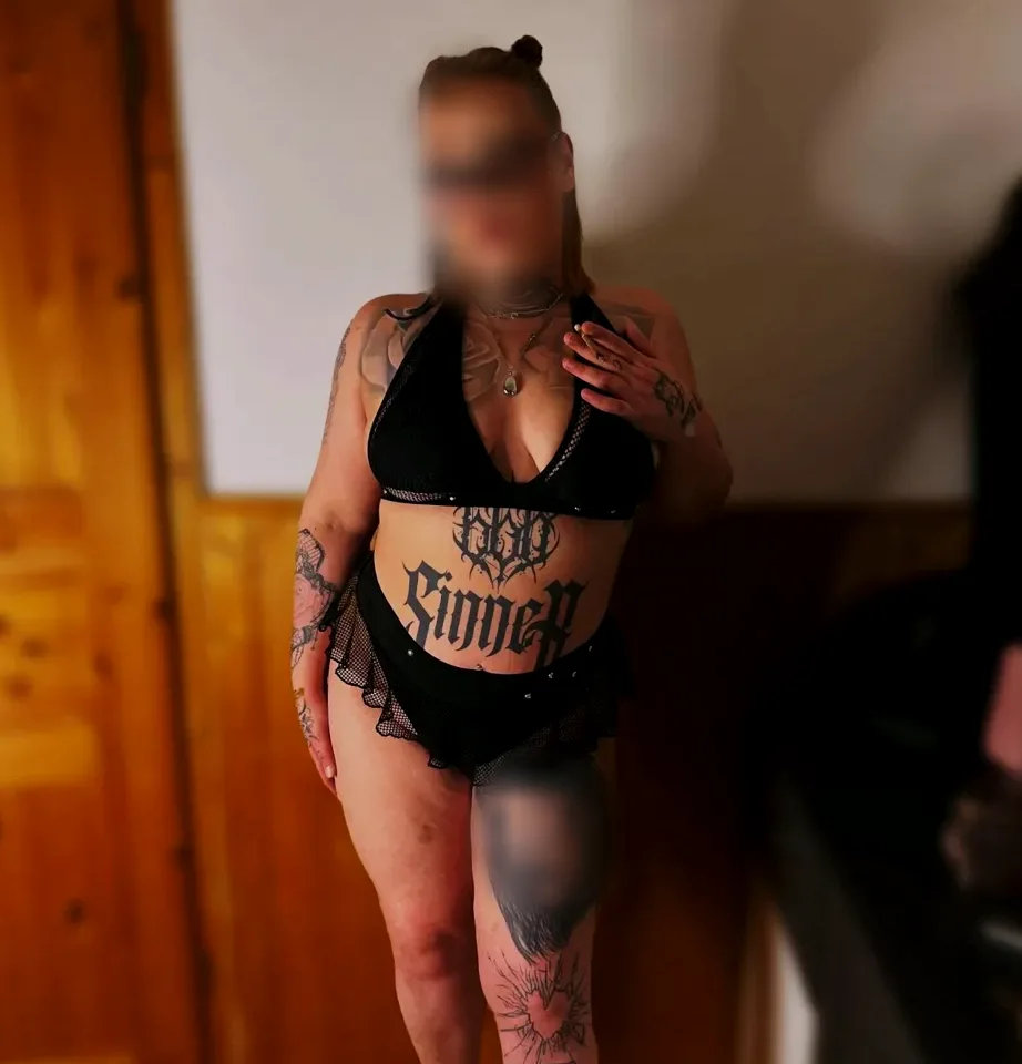Vanessa, 26